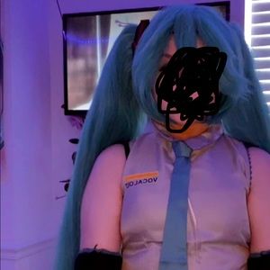 Miku cosplay includes styled wig
